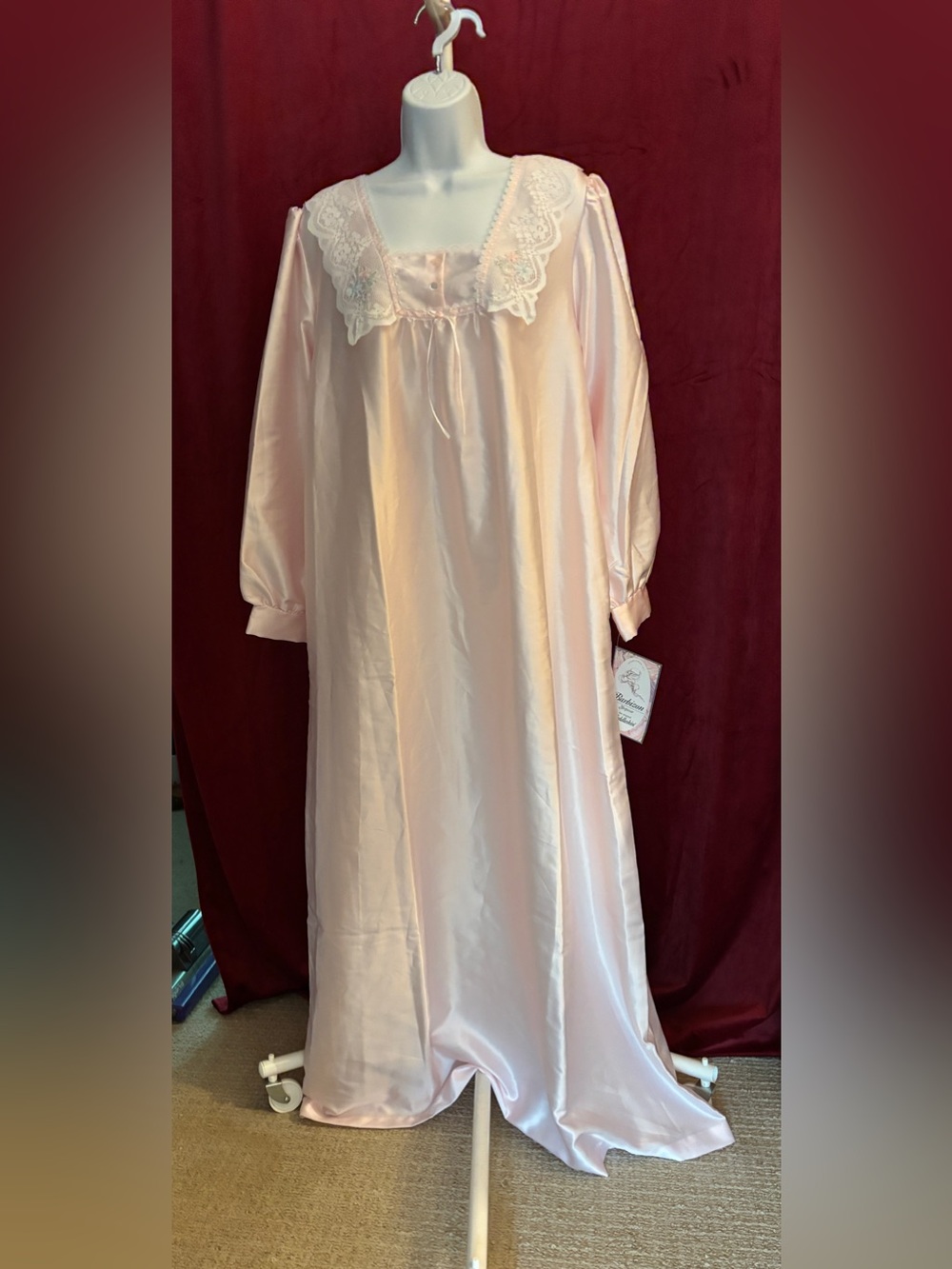 Delicate Lace-Trim Satin Nightgown in Soft Pink